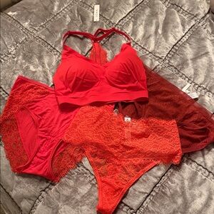 SOMA Elegant Poppy Lace Lingerie Set